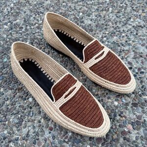 men two-tone beige raffia brown loafers